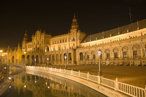 La hermosa plaza de España, en Sevilla, una noche de primavera — Foto de Stock