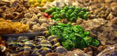 Ramazan geceleri için bal ile geleneksel tatlılar