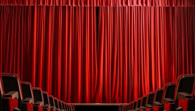 Tiyatro hala boş, gösteri daha başlamadı..