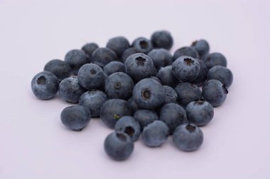 Işıklar yanıyor, koltuklar seyircileri bekliyor.