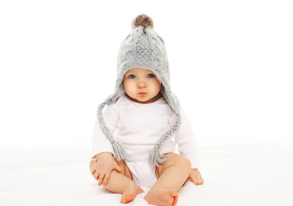 Baby in grey knitted hat on a white background — Stock Photo, Image