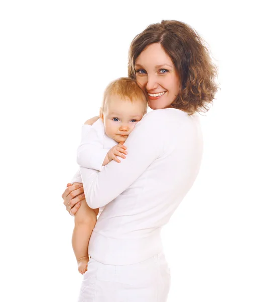 Porträt glücklich lächelnde Mutter mit Baby auf weißem Hintergrund — Stockfoto