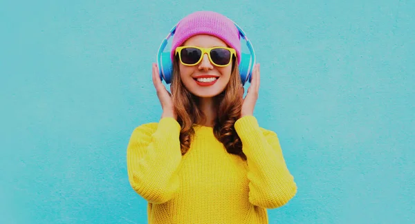 Portrait Happy Smiling Young Woman Wireless Headphones Listening Music Wearing — Stock Photo, Image