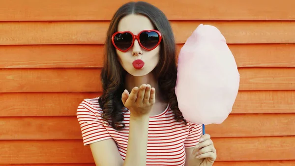 Portrait Close Attractive Young Woman Big Cotton Candy Amusement Park — Stock Photo, Image