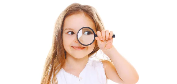 Lindo Niño Mirando Través Lupa Aislada Sobre Fondo Blanco — Foto de Stock