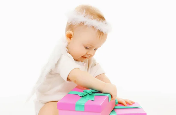 Retrato Bebê Bonito Brincando Com Brinquedos Sobre Fundo Branco — Fotografia de Stock