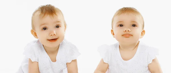 Retrato Dos Gemelos Bebé Aislado Sobre Fondo Blanco —  Fotos de Stock