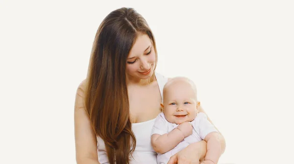Beyaz Bir Arka Planda Birlikte Oynayan Mutlu Anne Bebeğin Portresi — Stok fotoğraf