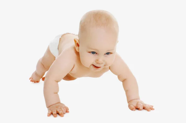 白色背景下的可爱婴儿爬在地板上的画像 — 图库照片