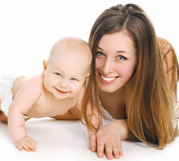 Retrato Feliz Sorridente Mãe Bebê Brincando Juntos Sobre Fundo Branco — Fotografia de Stock