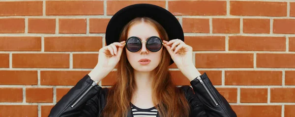 Portrait Stylish Young Woman Model Wearing Black Rock Style Brick — Stock Photo, Image