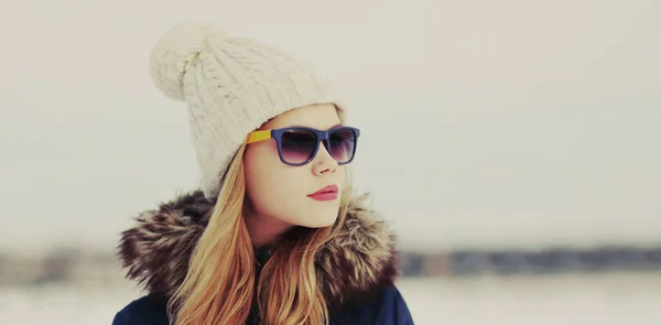 Portrait Beautiful Young Blonde Woman Wearing Hat Outdoors — Stockfoto