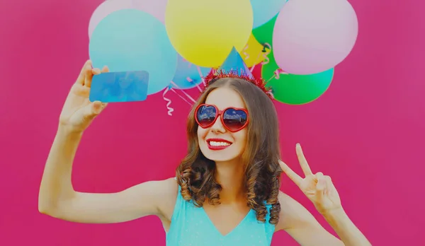 Portrait Cheerful Smiling Woman Taking Selfie Picture Smartphone Colorful Balloons — 图库照片