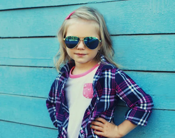 Portrait Stylish Little Girl Child Posing Blue Wooden Background — Stock fotografie