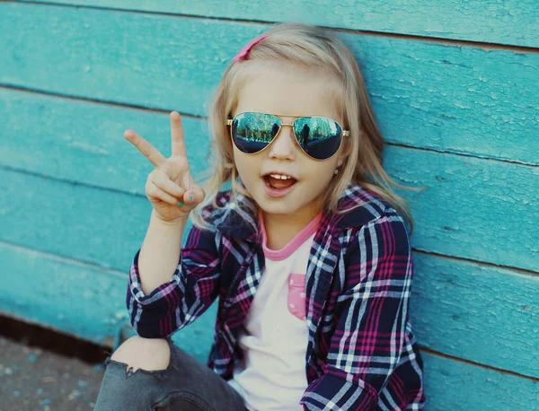 Portrait Stylish Little Girl Child Posing Blue Wooden Background — Stockfoto