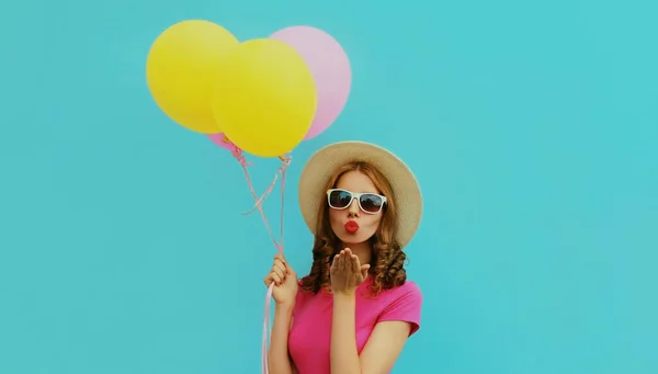 Retrato Una Hermosa Joven Con Montón Globos Colores Soplando Sus — Foto de Stock