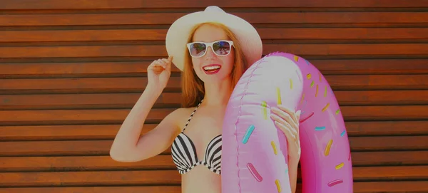 Summer Portrait Happy Smiling Woman Inflatable Circle Wearing Straw Hat — Stock Photo, Image