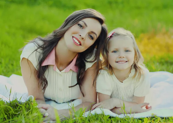 Portrait Happy Smiling Mother Child Lying Together Green Grass Summer — Stock Photo, Image