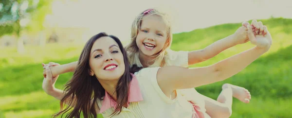 Portrait Happy Smiling Mother Child Together Sunny Summer Park — Stock Photo, Image