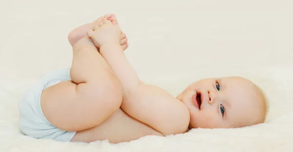 Portrait Cute Baby Lying Bed Home Diapers — Stock Photo, Image