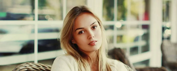 Portrait Close Beautiful Young Woman Sitting Cafe — Stock Photo, Image