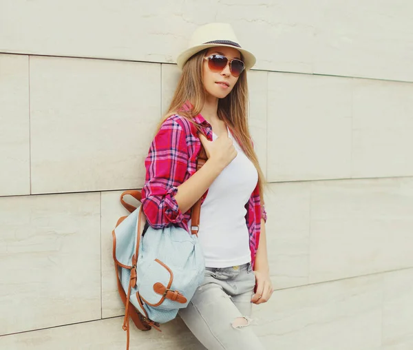 Portrait Young Woman Wearing Summer Straw Hat Shirt Backpack City — Stock Photo, Image