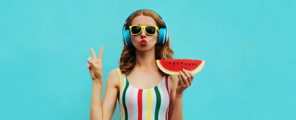 Summer Fashion Portrait Young Woman Headphones Listening Music Juicy Slice — Stock fotografie
