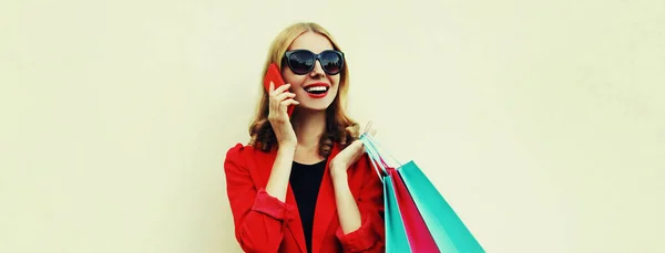 Portrait Beautiful Smiling Young Woman Calling Smartphone Shopping Bags Wearing — Stock Photo, Image