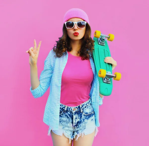 Summer Colorful Portrait Stylish Modern Young Woman Model Posing Green — 스톡 사진