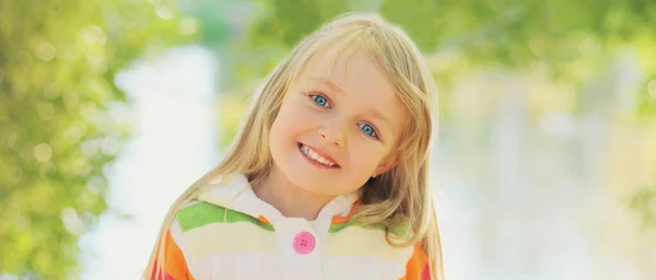 Close Portrait Happy Smiling Child Outdoors Summer Day — Stock Photo, Image