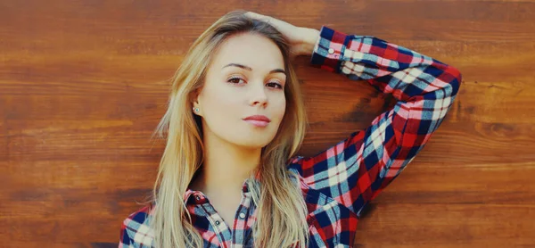 Close Portrait Beautiful Caucasian Young Blonde Woman Wooden Background — Stock Photo, Image