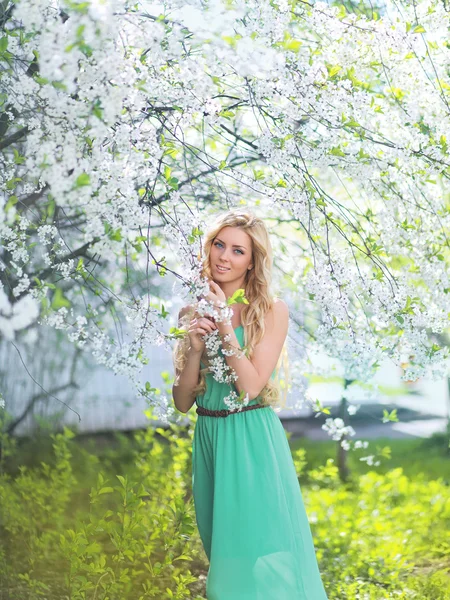 Beautiful cute girl in a spring day — Stock Photo, Image