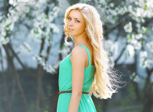 Lovely girl in dress in summer, blooming tree, warm sunny day, b — Stock Photo, Image