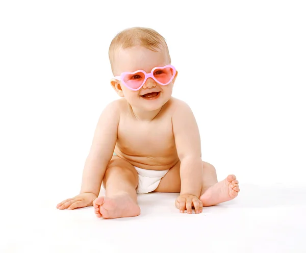 Stylisch lächelndes Baby in pinkfarbener Brille — Stockfoto