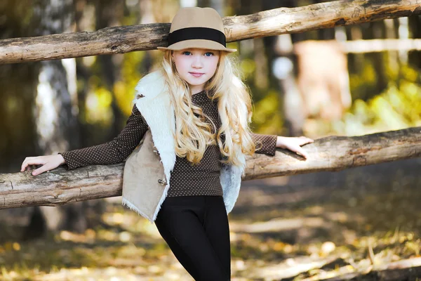 Portrait fashionable teen girl, blonde — Stock Photo, Image