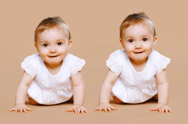 Gemelli divertenti bambino — Foto Stock