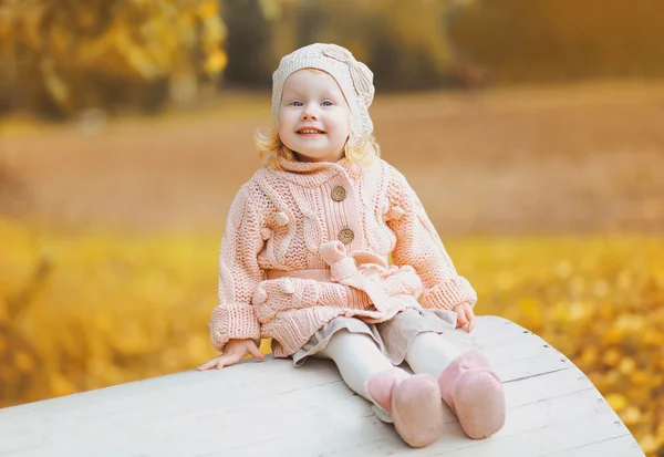 Autumn portrait cute positive child — Stock Photo, Image