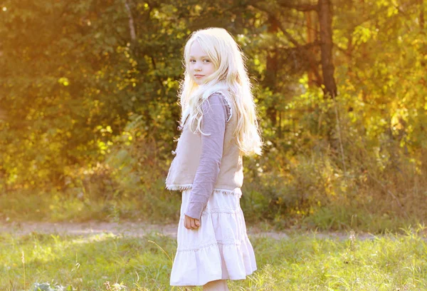 Beautiful little girl autumn — Stock Photo, Image