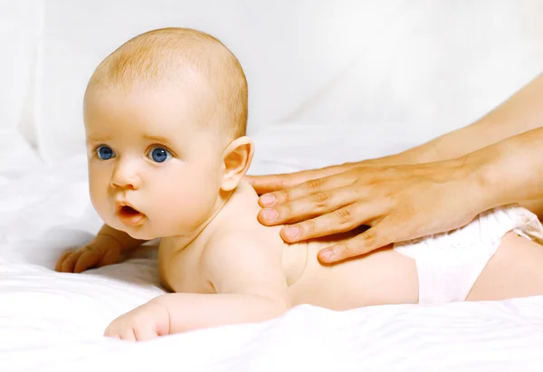 Baby massage — Stock Photo, Image