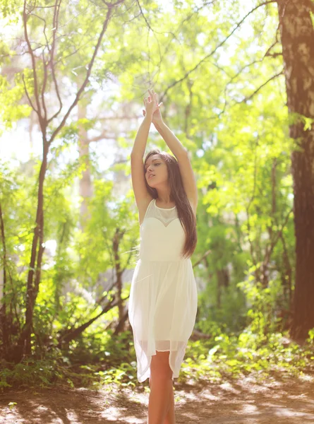 Pretty girl in dress posing outdoors — Stock Photo, Image