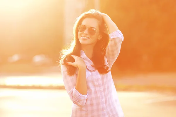 Summer lifestyle city portrait pretty woman — Stock Photo, Image