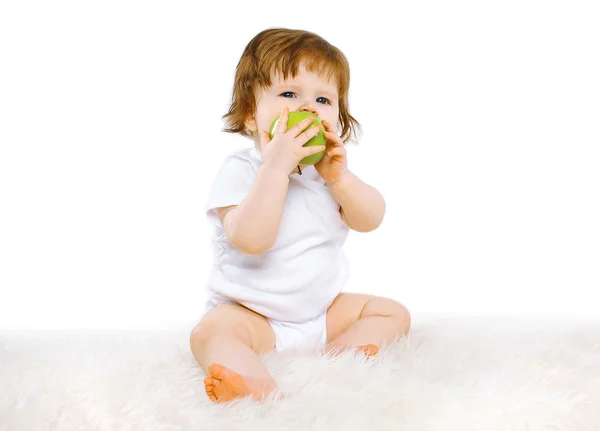 Baby eating green apple — Stock Photo, Image