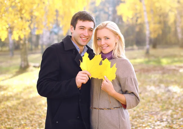 Autumn, love, relationships and people concept - portrait pretty — Stock Photo, Image