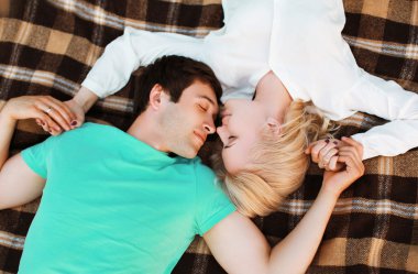 Güzel genç çift ekose, sıcak ihale fe dinlenme aşık