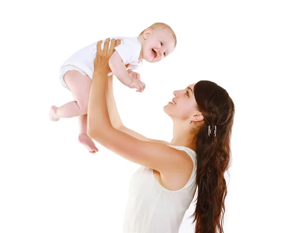 Feliz madre y bebé divirtiéndose sobre un fondo blanco —  Fotos de Stock