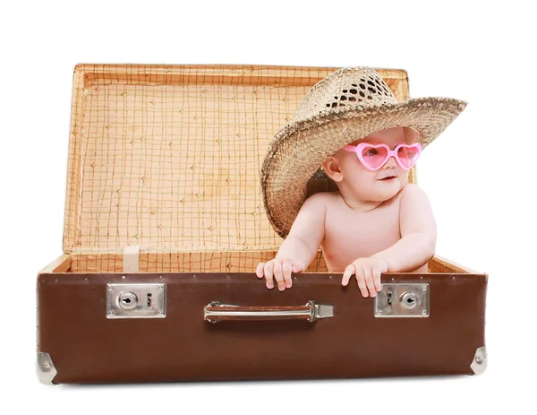 Reise-, Urlaubs- und Personenkonzept - lustiges Baby mit Sonnenbrille — Stockfoto