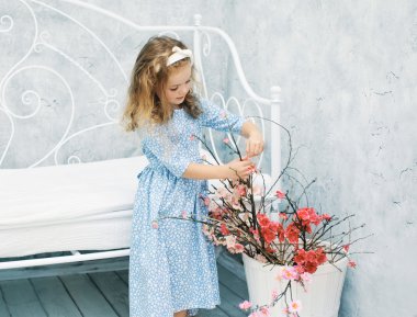 Odadaki küçük kız