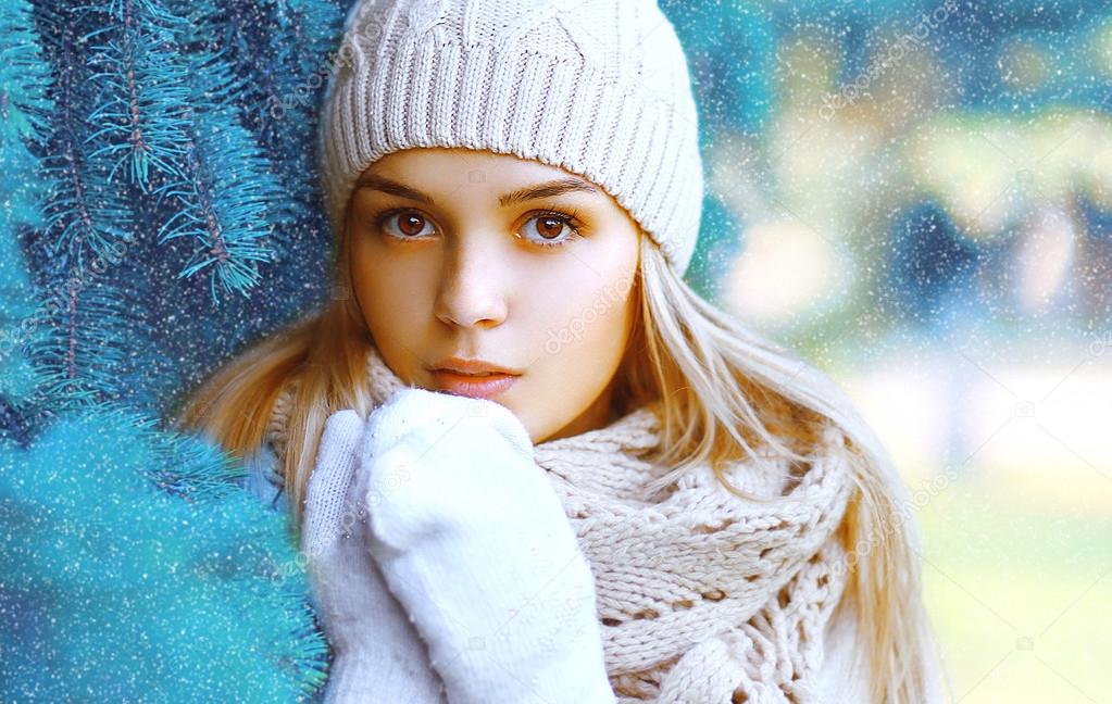 Christmas, winter and people concept - portrait pretty girl in h