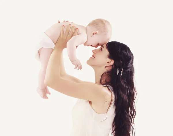 Jeune maman avec son bébé mignon s'amuser ensemble — Photo