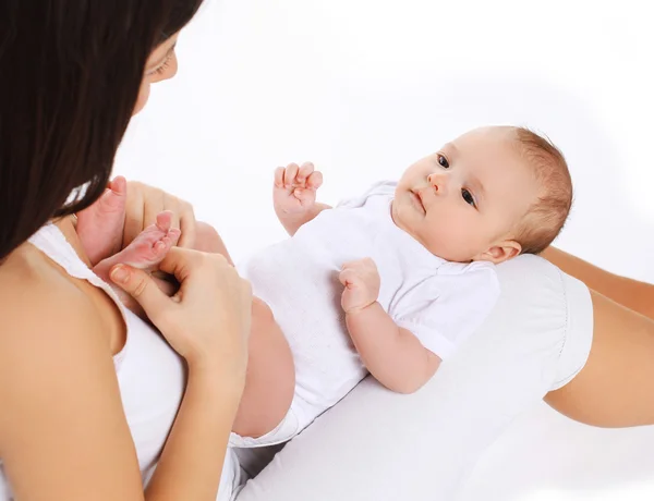 Lilla bebis med mamma tillsammans — Stockfoto